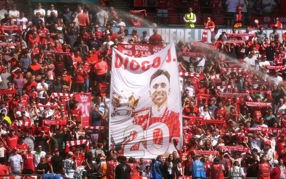 MK体育APP-水晶宫球迷在若塔悼念仪式时躁动，范戴克不满：这太令人失望