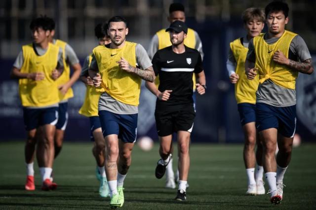 MK体育在线-三镇12新援齐亮相老队长送谏言 标王拒绝个人主义