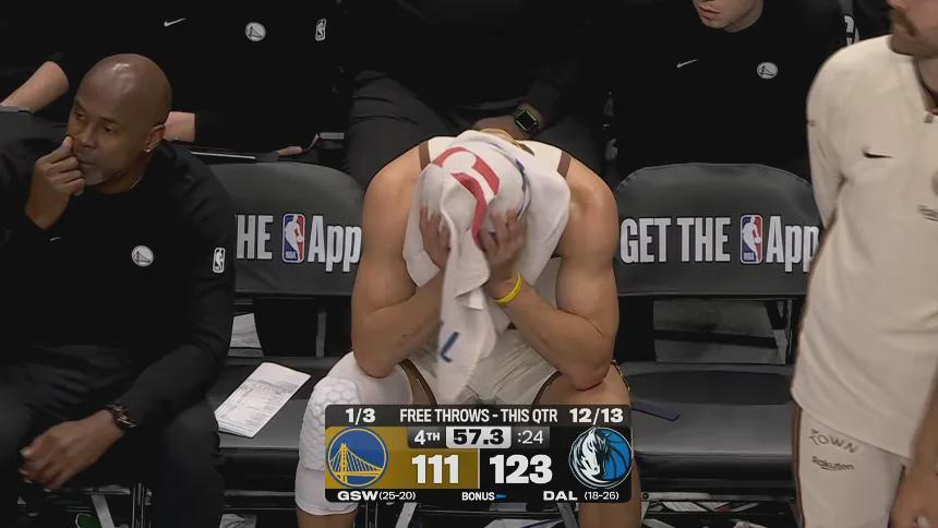 轰下38分的库里，正负值-24！他怎么又被喷？认清形势，放弃幻想