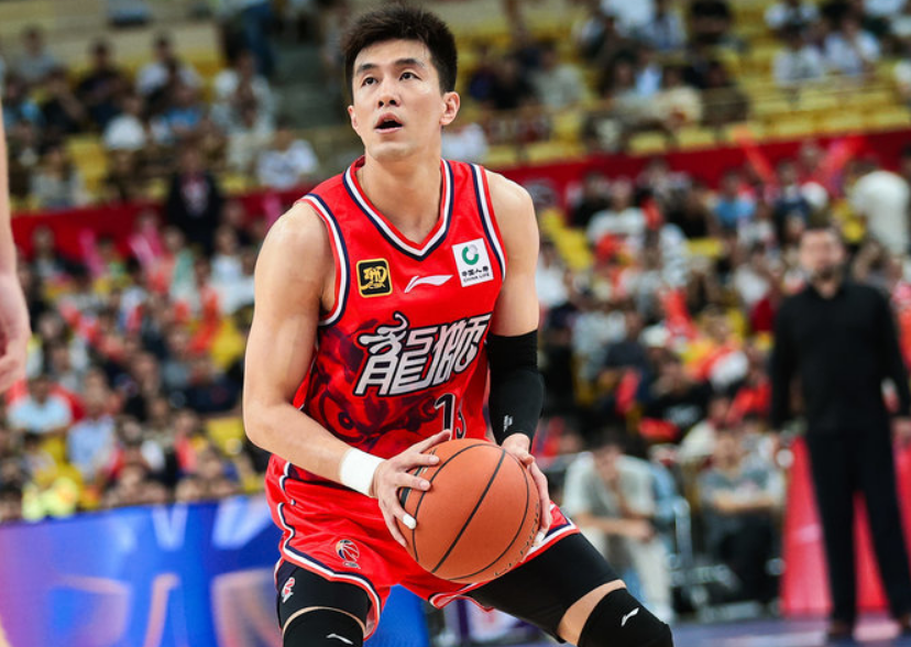 MK体育下载-突发!郭艾伦突破左膝受伤痛苦倒地翻滚 被担架车给推下场