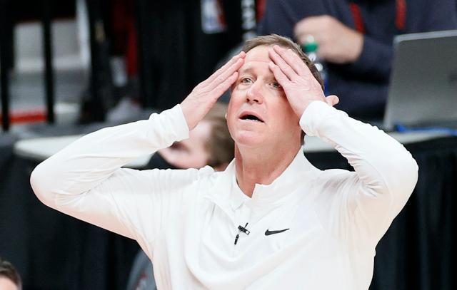 MK体育APP-有些巨星生涯注定无冠 但利拉德谈放弃还为时过早