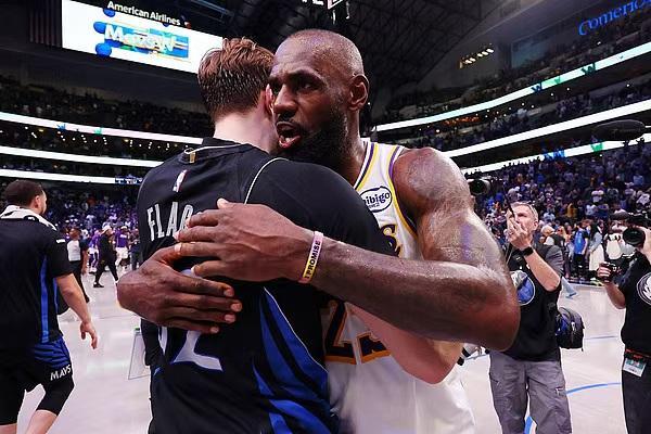 MK体育网页版-NBA｜湖人再次惨败雷霆，詹姆斯出于战略考量被雪藏